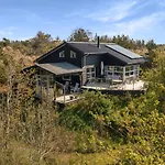 Beautiful In With 1 Bedrooms * Блокхус
