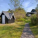 Beautiful In With 1 Bedrooms *