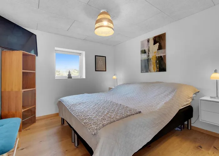 Beautiful In With 1 Bedrooms Holiday home *